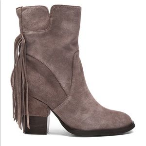 NWT Taupe Gray Matiko Fabiola Bootie, Fringe 38